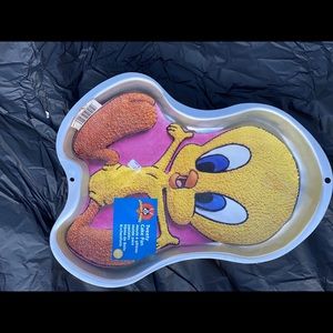 Tweety bird cake pan